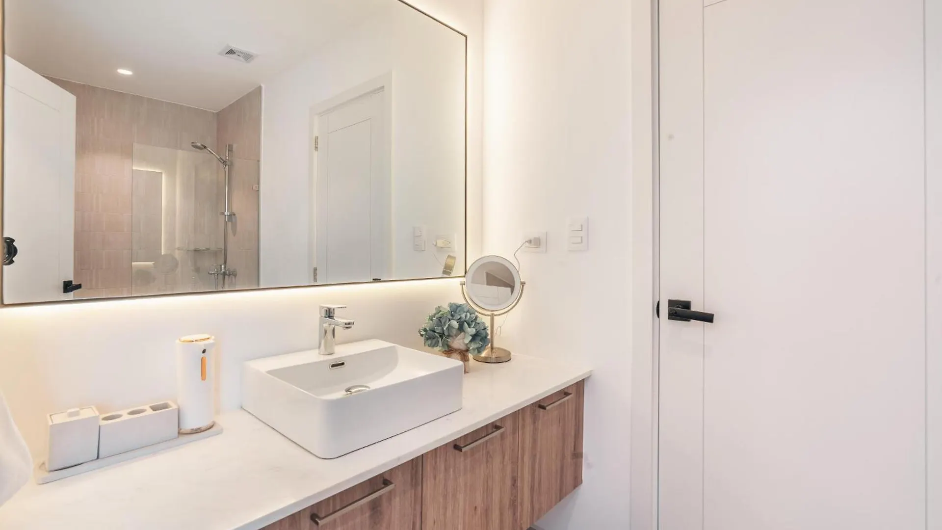 Comfortable 3-Br Apartment At Cap Can Azz بونتا كانا 0*,